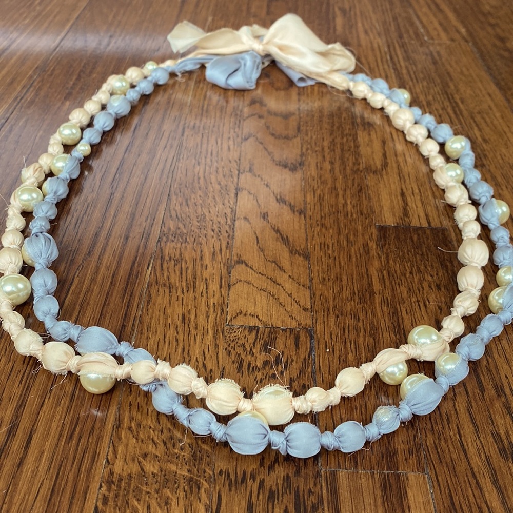 Set of 2 J crew faux pearl and ribbon necklaces - Picture 8 of 9